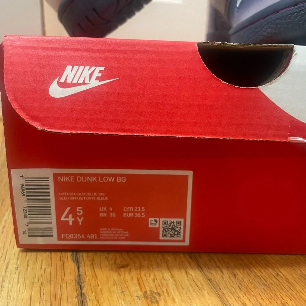 Boys Size 4 1/2 Nike Dunk Low - Rare! - Picture 5 of 5